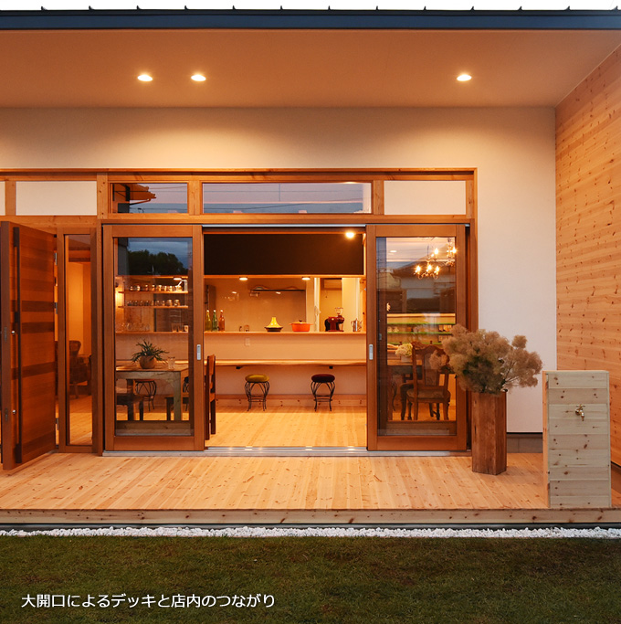 Project『神谷カフェ』 大開口によるデッキと店内のつながり